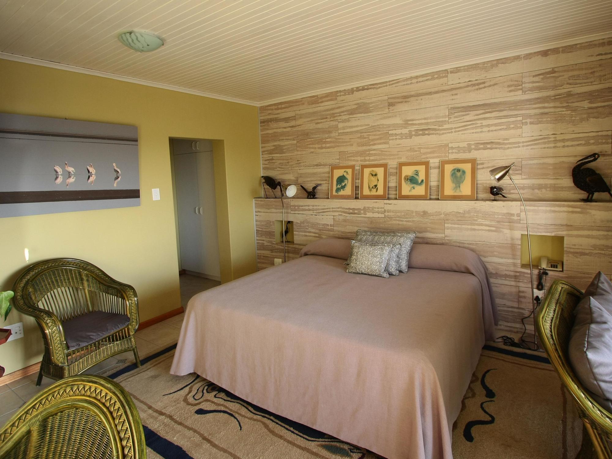 Lagoon Lodge Уолфиш-Бей Экстерьер фото